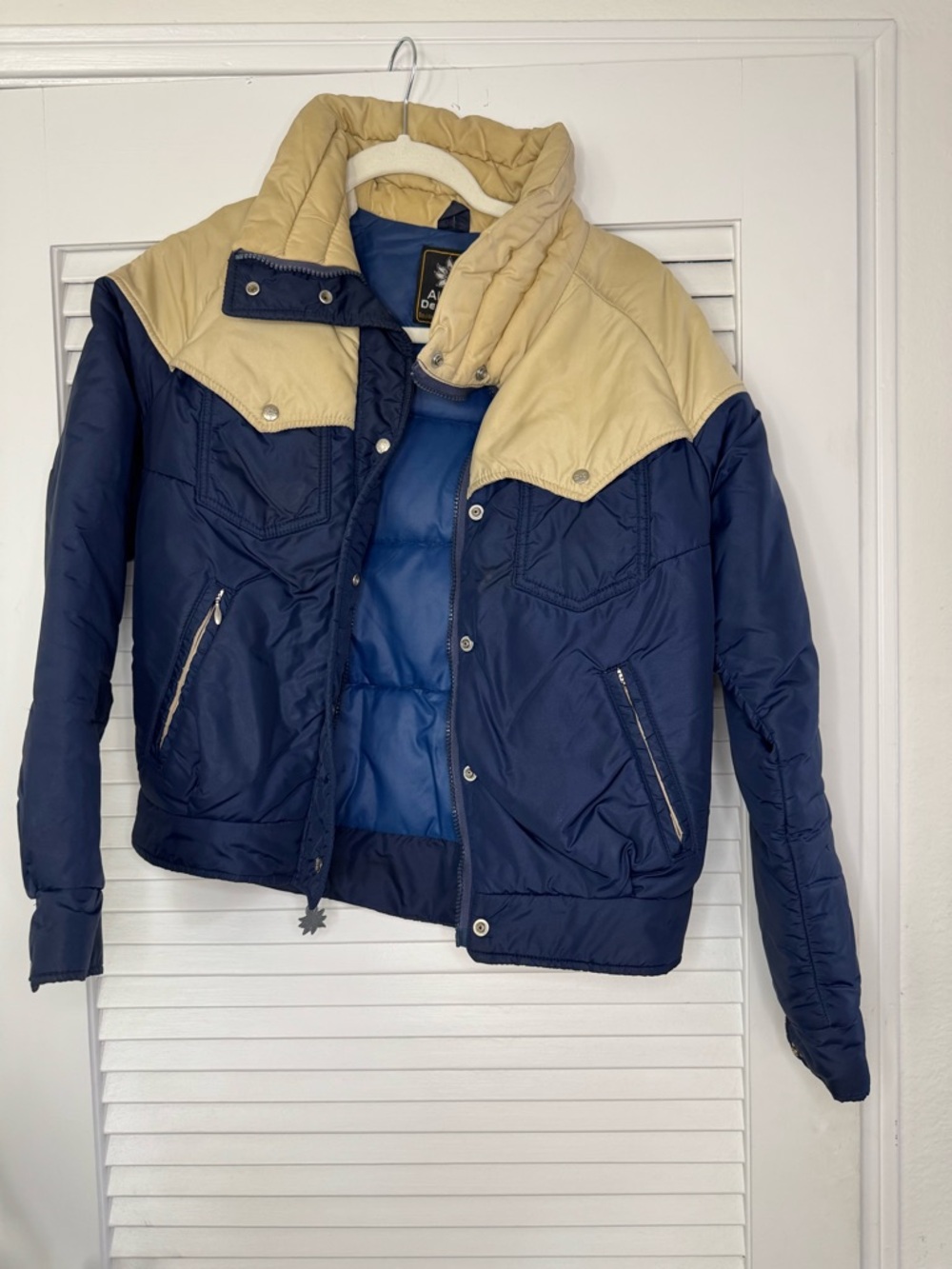 Vintage Alpine Design Navy and Cream Puffer Jacket